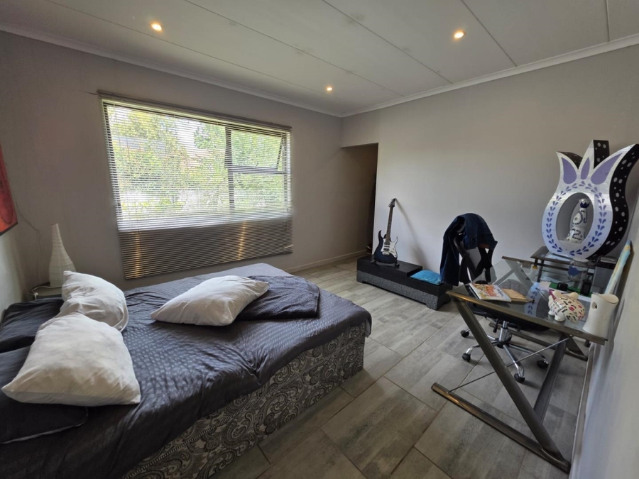 6 Bedroom Property for Sale in Heuwelsig Free State